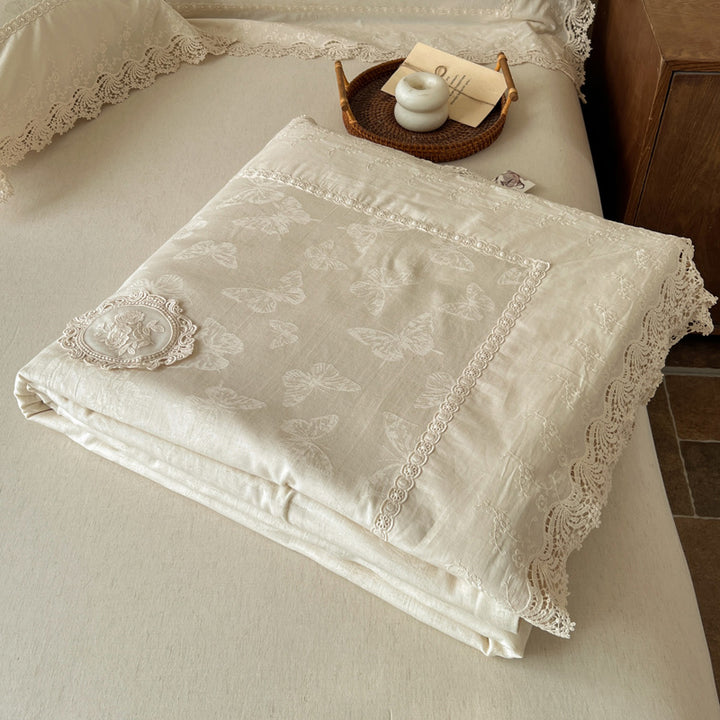 Jacquard-Tagesdecke im Vintage-Look mit floraler Applikation und Spitzenbordüre