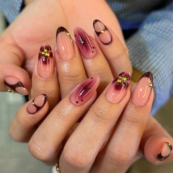 Künstlerisches Press-On-Nageldesign Karnz