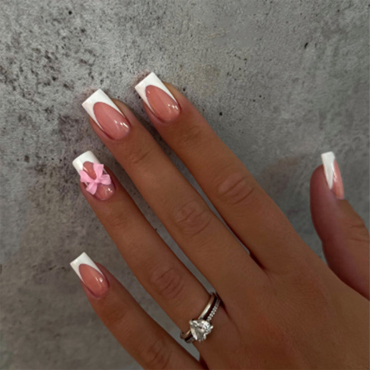 Kunstnagelset mit eleganten Spitzen und verspielten Schleifen Karnz