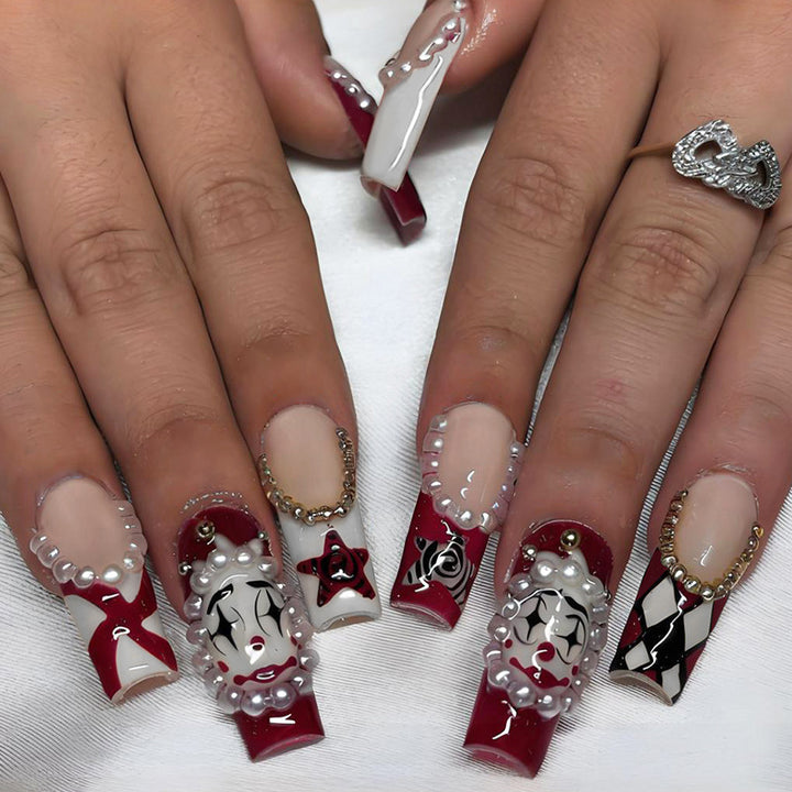 Kunstnagelset mit kreativen Horror-Mustern und glamourösen 3D-Verzierungen Karnz