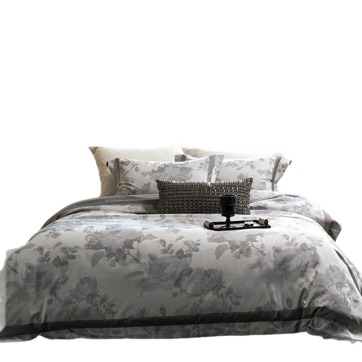 Baumwollsatin-Duvetbezug-Set mit zartem Aquarell‑Blumenprint, Paspelrand und passenden Kissenbezügen