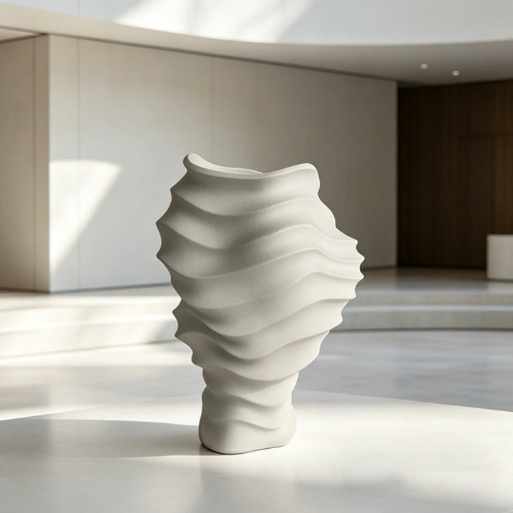 Elegante zeitgenössische dekorative Vase mit Wellenmuster