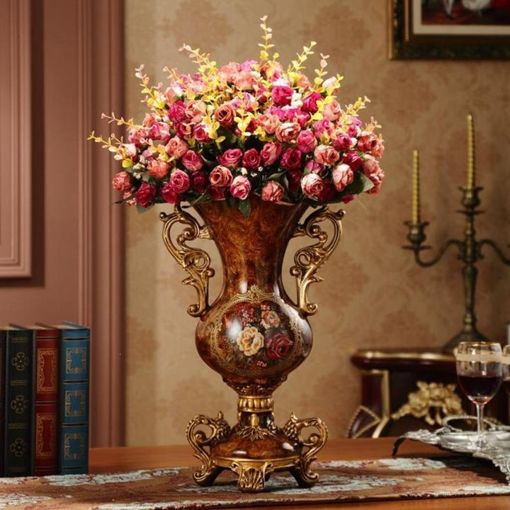 Verschnörkelte Blumenarrangement Vase