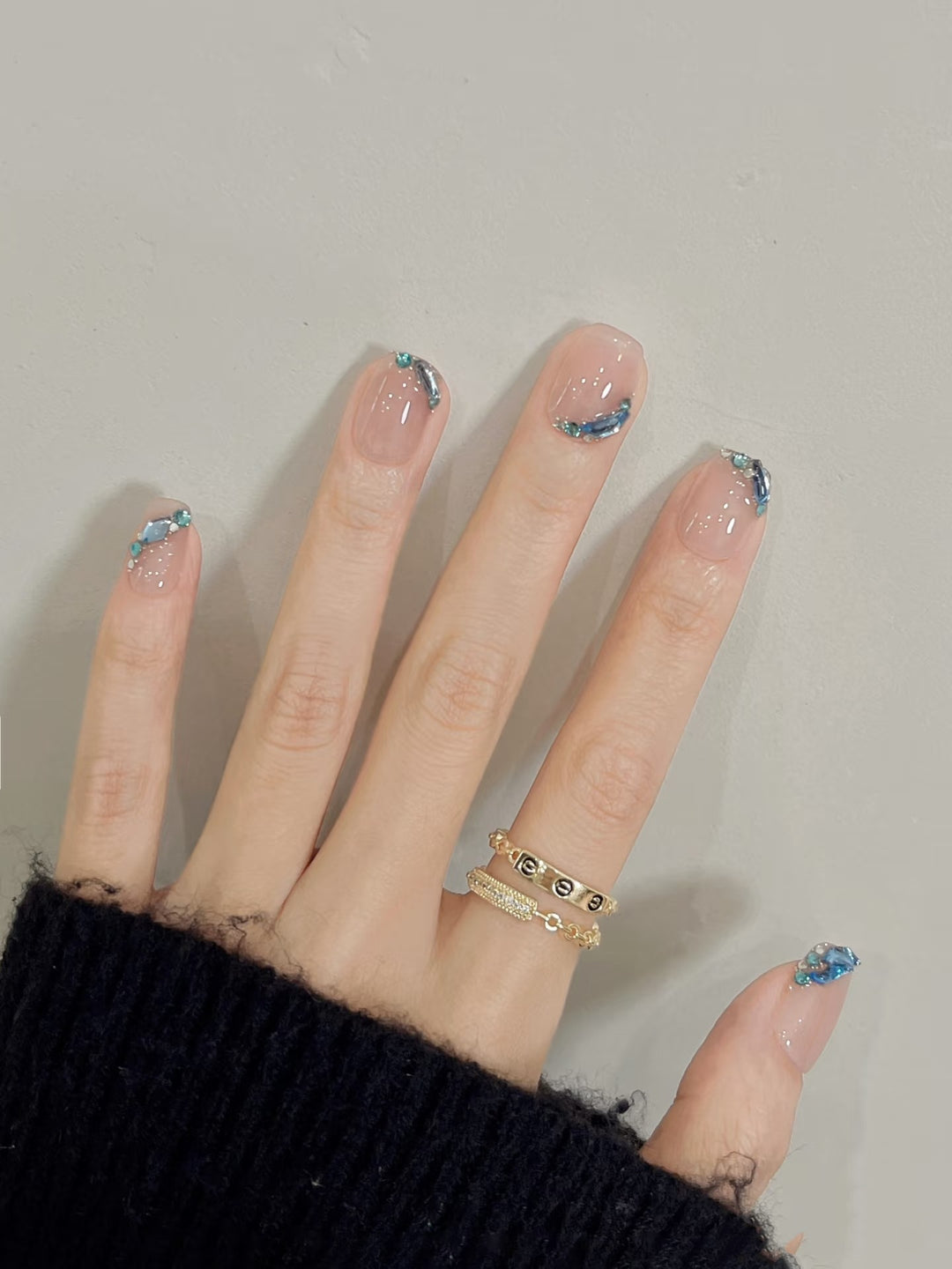 Elegantes Press-On Nagelkunstset mit dekorativen Wellenmustern