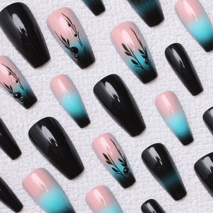 Ombre Press-On-Nagelkunst mit floralem Design Karnz