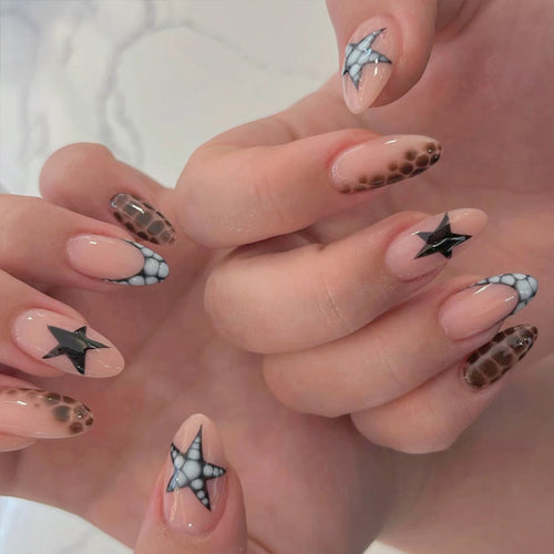 Künstlerisches Press-On Nagelset mit einzigartigen Stern- und Texturdesigns Karnz