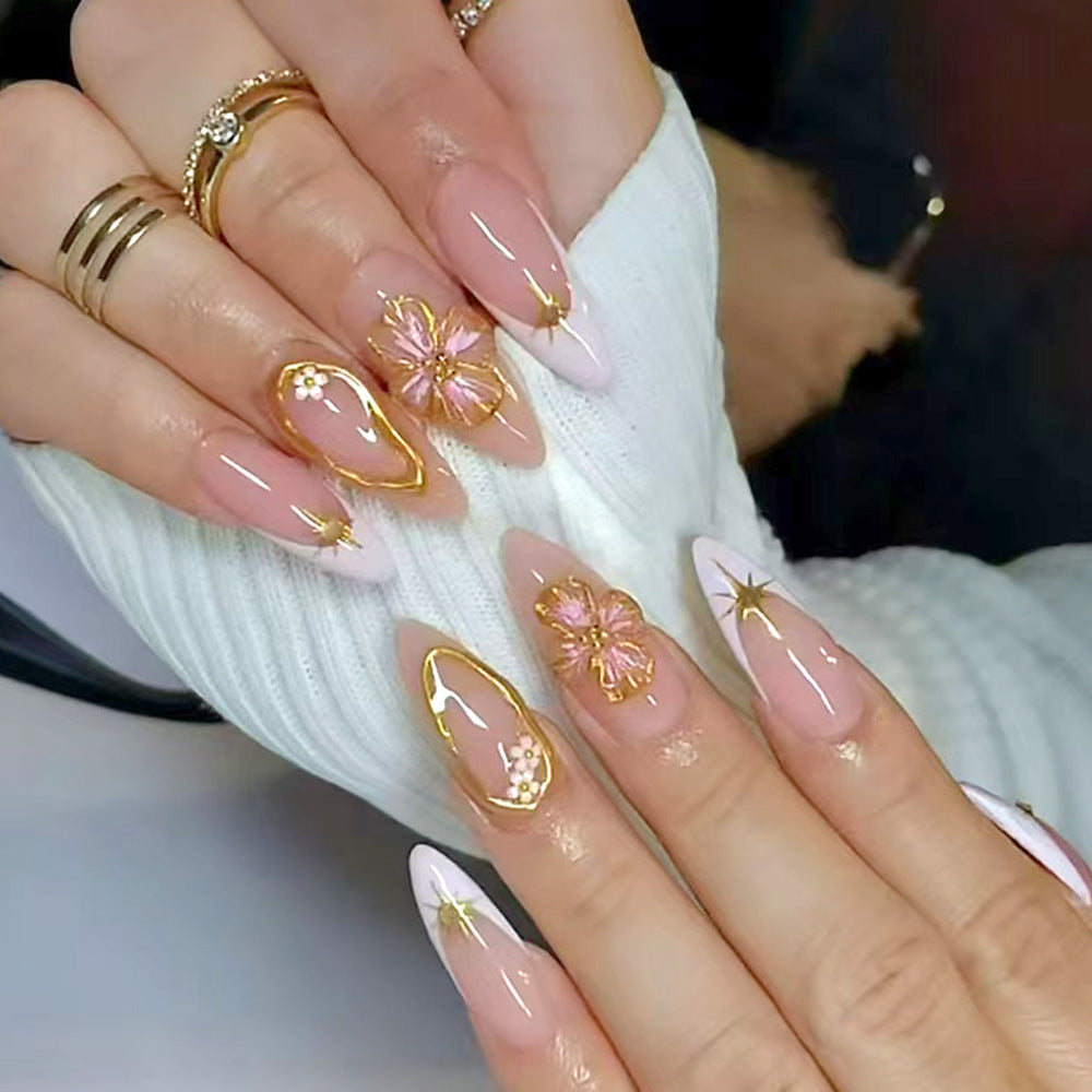 Elegante florale Gel-Nagelkunst Karnz