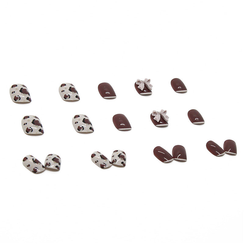 Dekoratives Press-On Nagelkunstset mit Schleifen- und Leopardenmustern