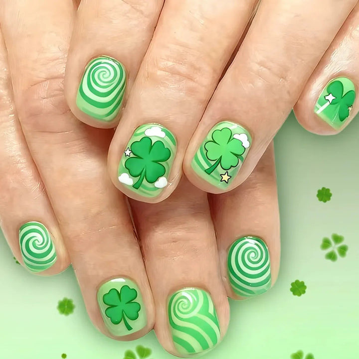 Festliche Kleeblatt Nagelkunst Karnz