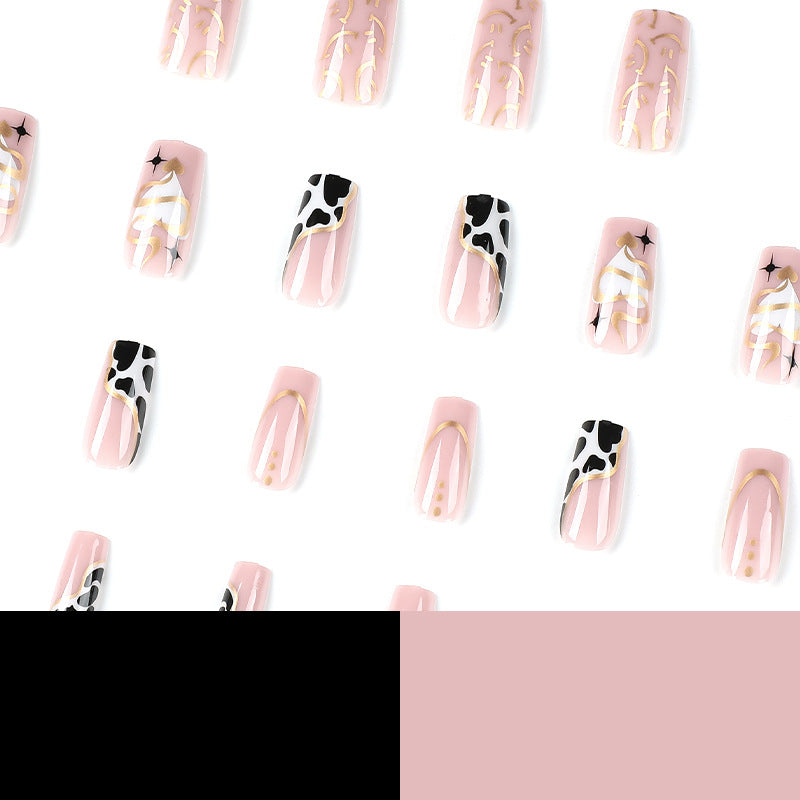 Künstlerische Nageldekoration Karnz