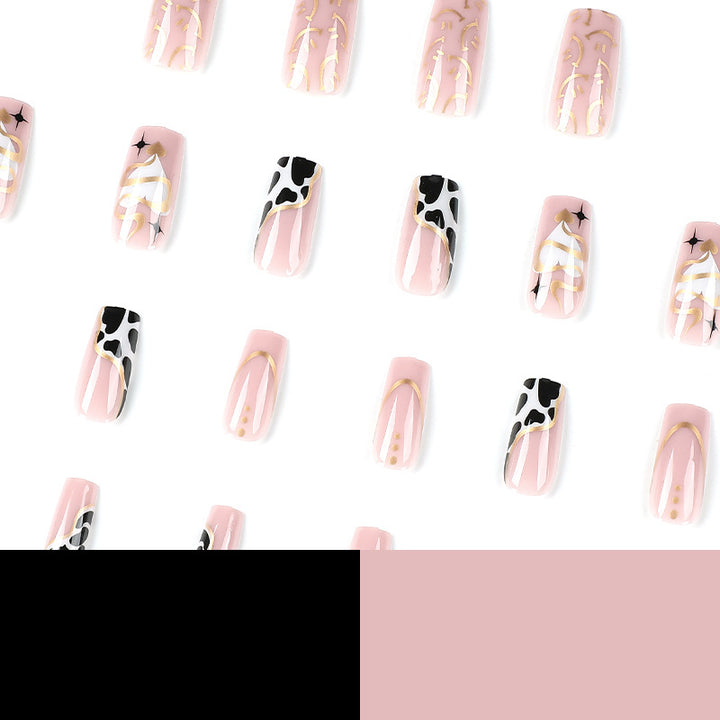 Künstlerische Nageldekoration Karnz