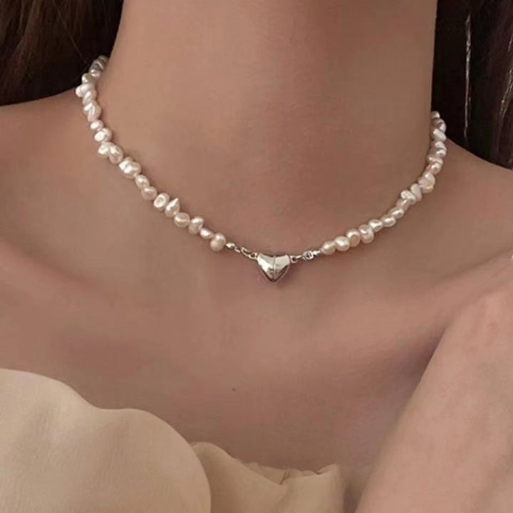 Elegantes Silberperlenarmband mit Herzdetails Karnz