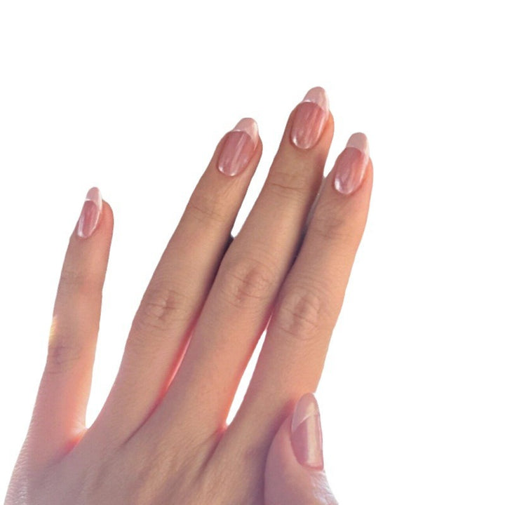 Kunstnägel mit Eleganter French-Spitze Karnz