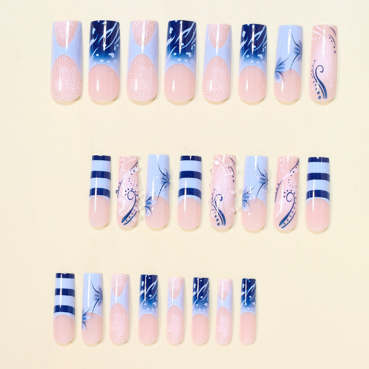 Künstlerisches Nageldesign-Set mit von Ozean inspirierten Akzenten Karnz