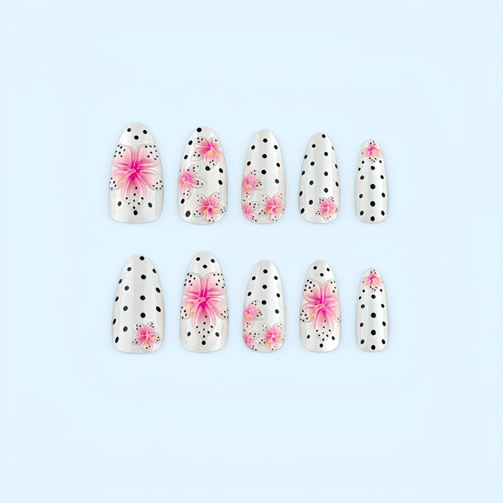 Kunstnagelset mit floralen Akzenten und Polka-Dots Karnz