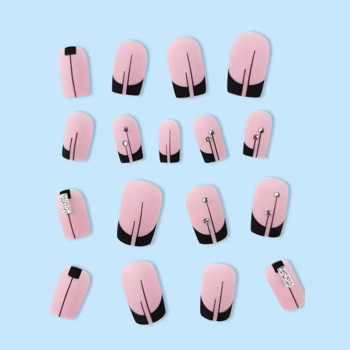 Kunstnagelset mit eleganten Strass-Akzenten und stylishen Linien Karnz