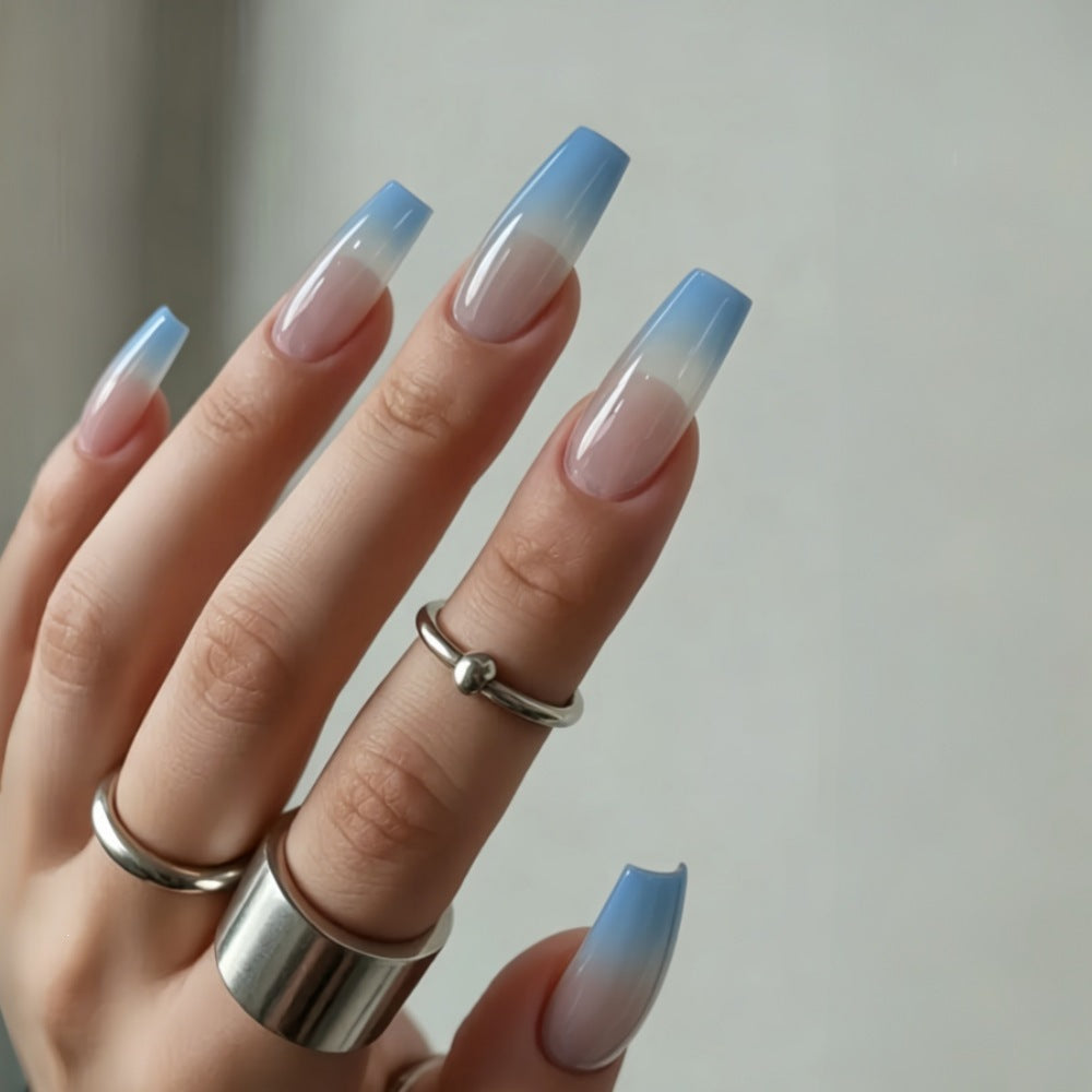 Kunstnägel im eleganten Ombre-Look Karnz