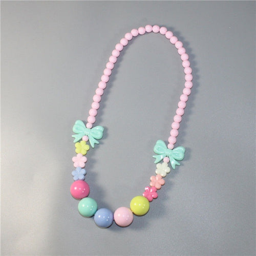 Bunte Perlenkette mit Floralen Elementen Karnz