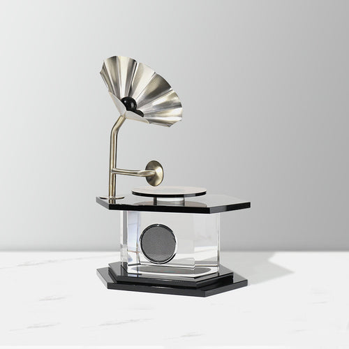 Retro-inspirierte dekorative Grammophon-Skulptur