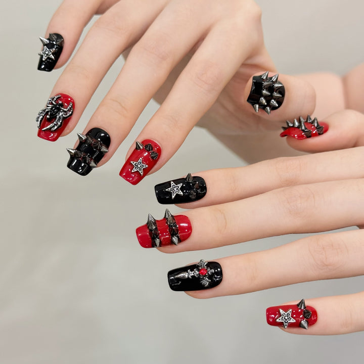 Edgy rock-inspirierte Press-On-Nageldesigns