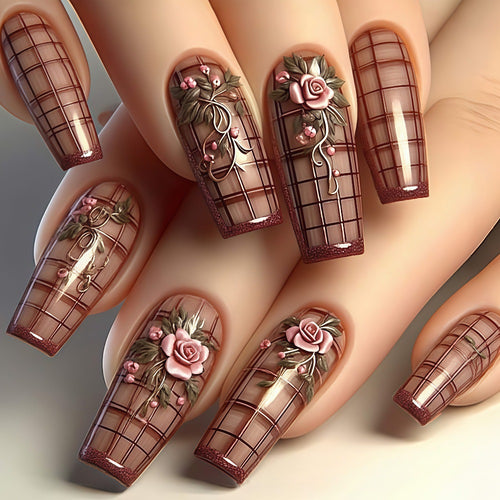 Handgefertigte Kunstnägel mit floralen Akzenten Karnz