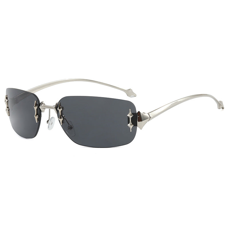 Damen Designer-Sonnenbrille mit aufwändigen Verzierungen Karnz