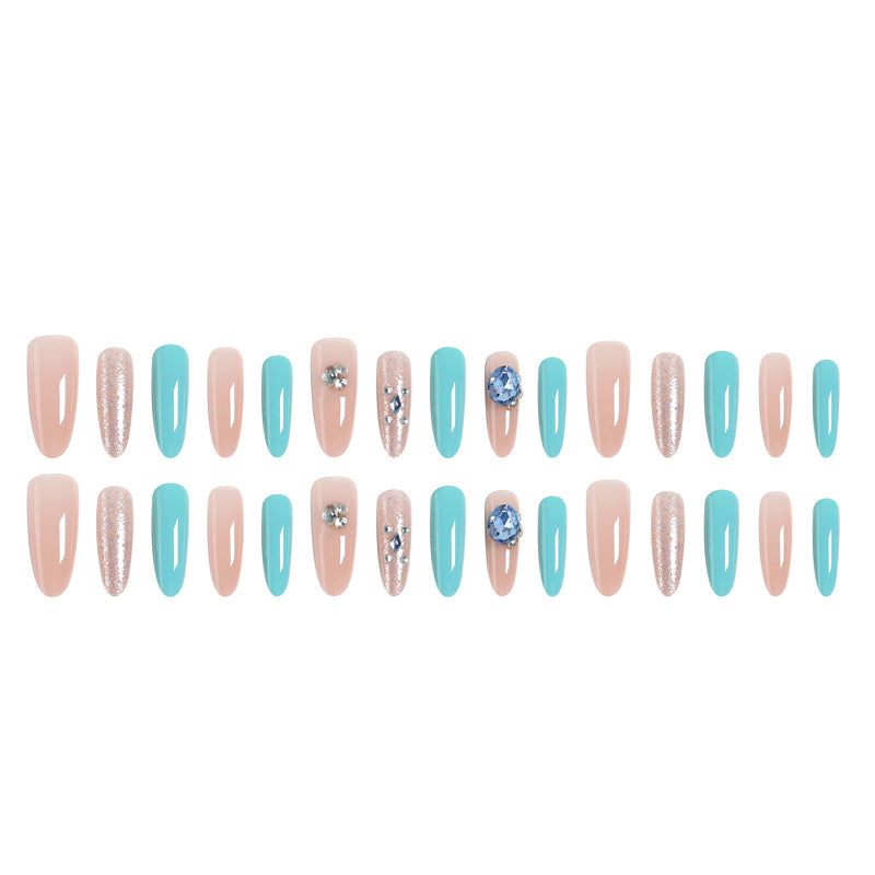 Kunstnagelset mit glamourösen 3D-Applikationen und funkelndem Design Karnz