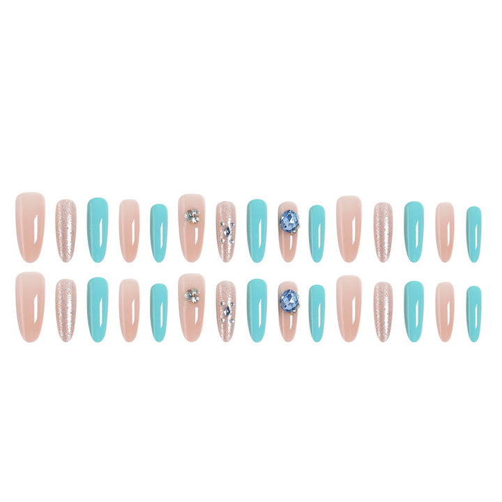 Kunstnagelset mit glamourösen 3D-Applikationen und funkelndem Design Karnz