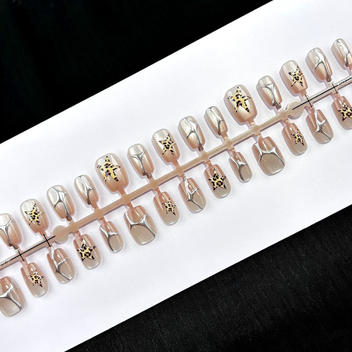 Künstlerisches Nageldesign