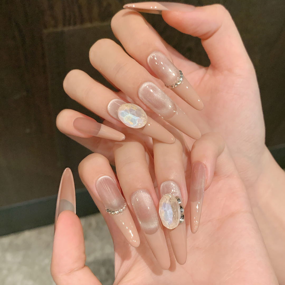 Dekoratives Stiletto Press-On Nagelkunst Set mit Edelsteinakzenten