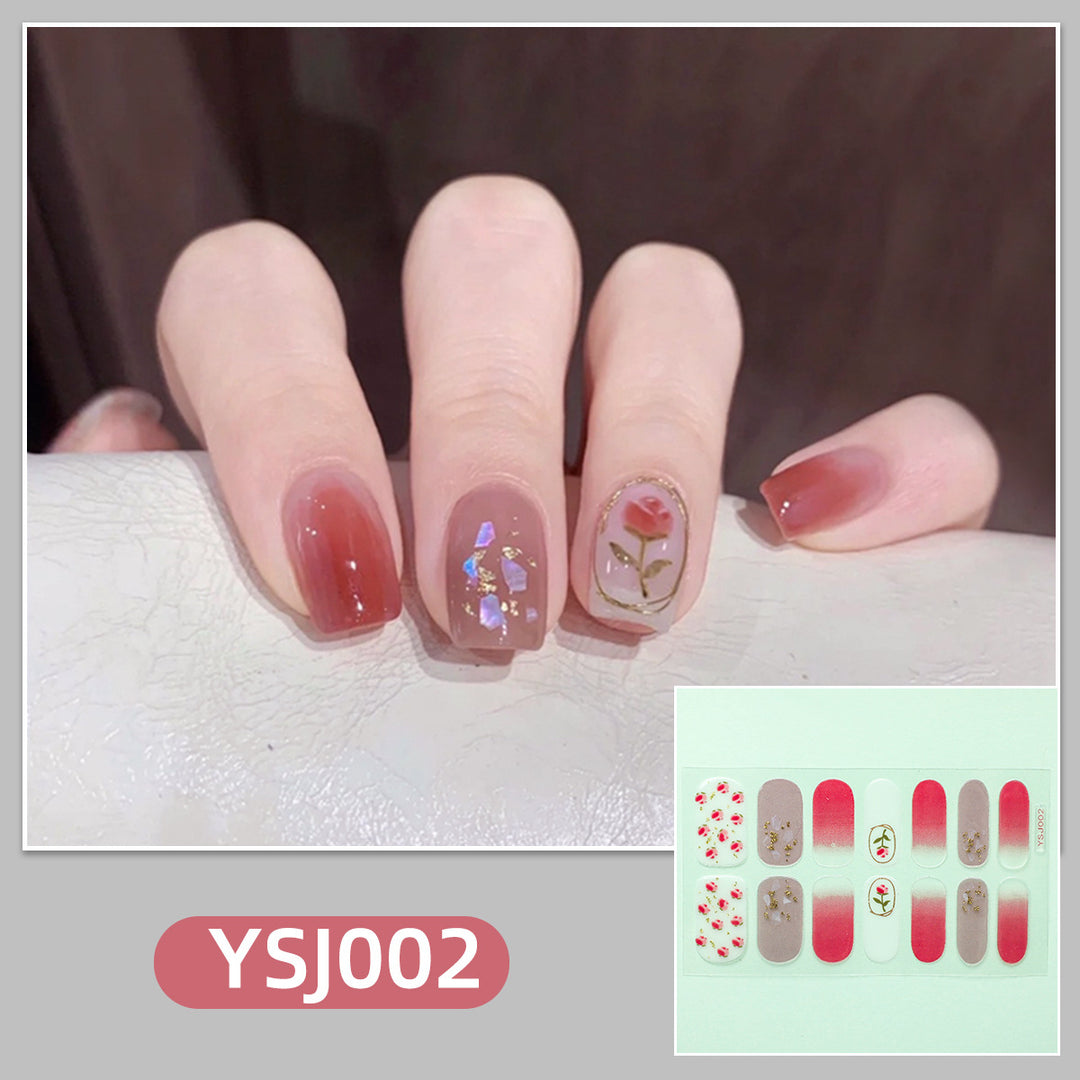 Kunstvolle Nagelverzierung mit Glitzerdetails Karnz