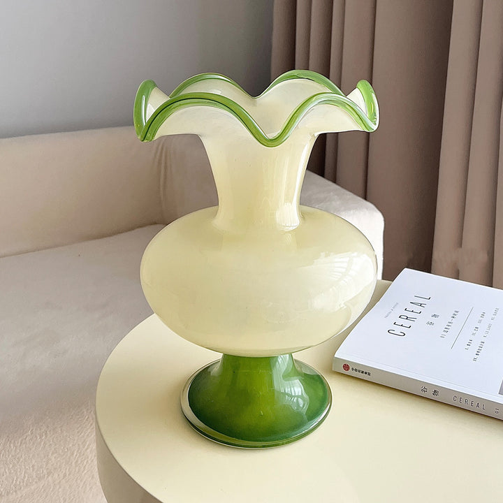 Mouthblown gerippte Podest Kunstglas Trompetenvase Karnz