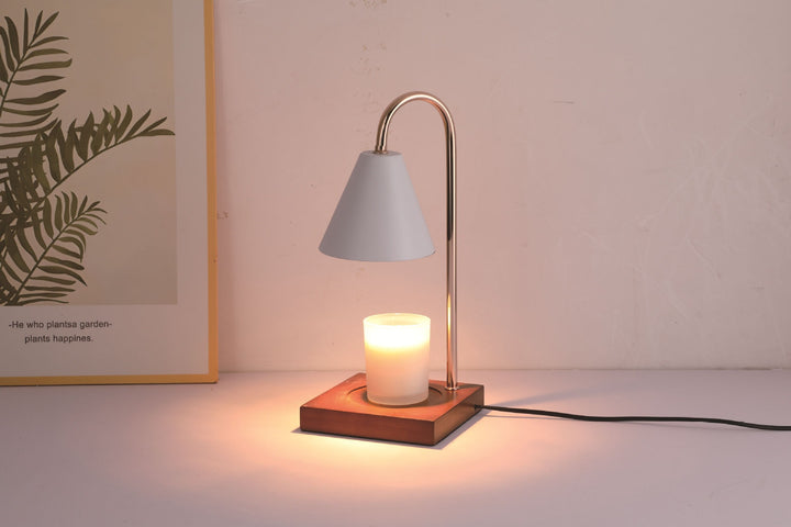 Moderne Tischlampe mit Kerzenhalter