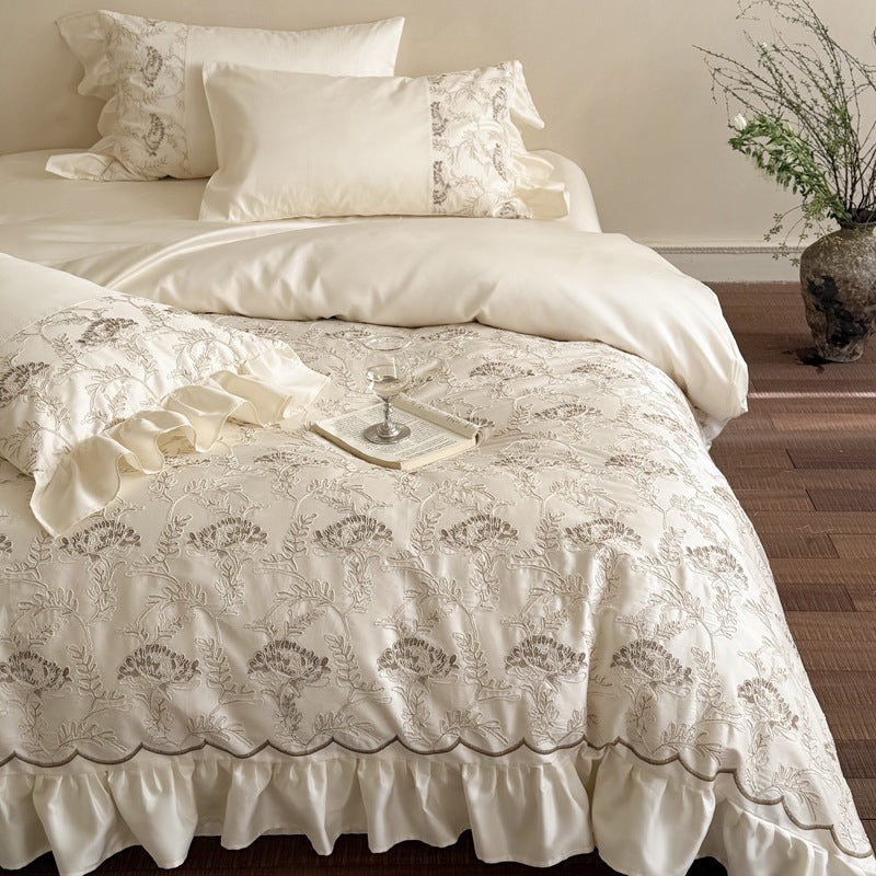 Bestickte florale Rüsche mit gewelltem Rand Bettbezug Ensemble mit Satinbesatz
