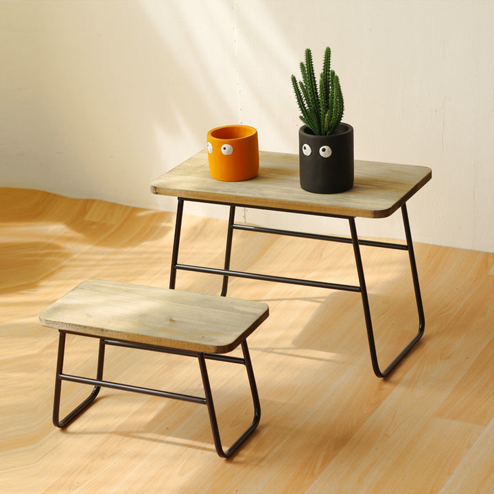 Moderner Holz-Hocker mit Metallgestell Karnz