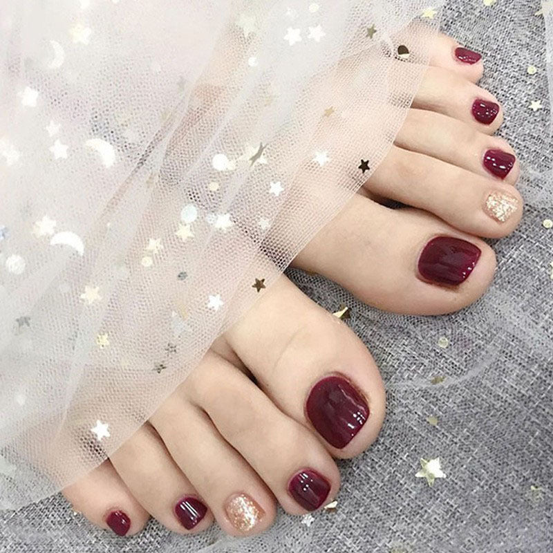 Glänzende mit Strass akzentuierte Pediküre Nagelkunst