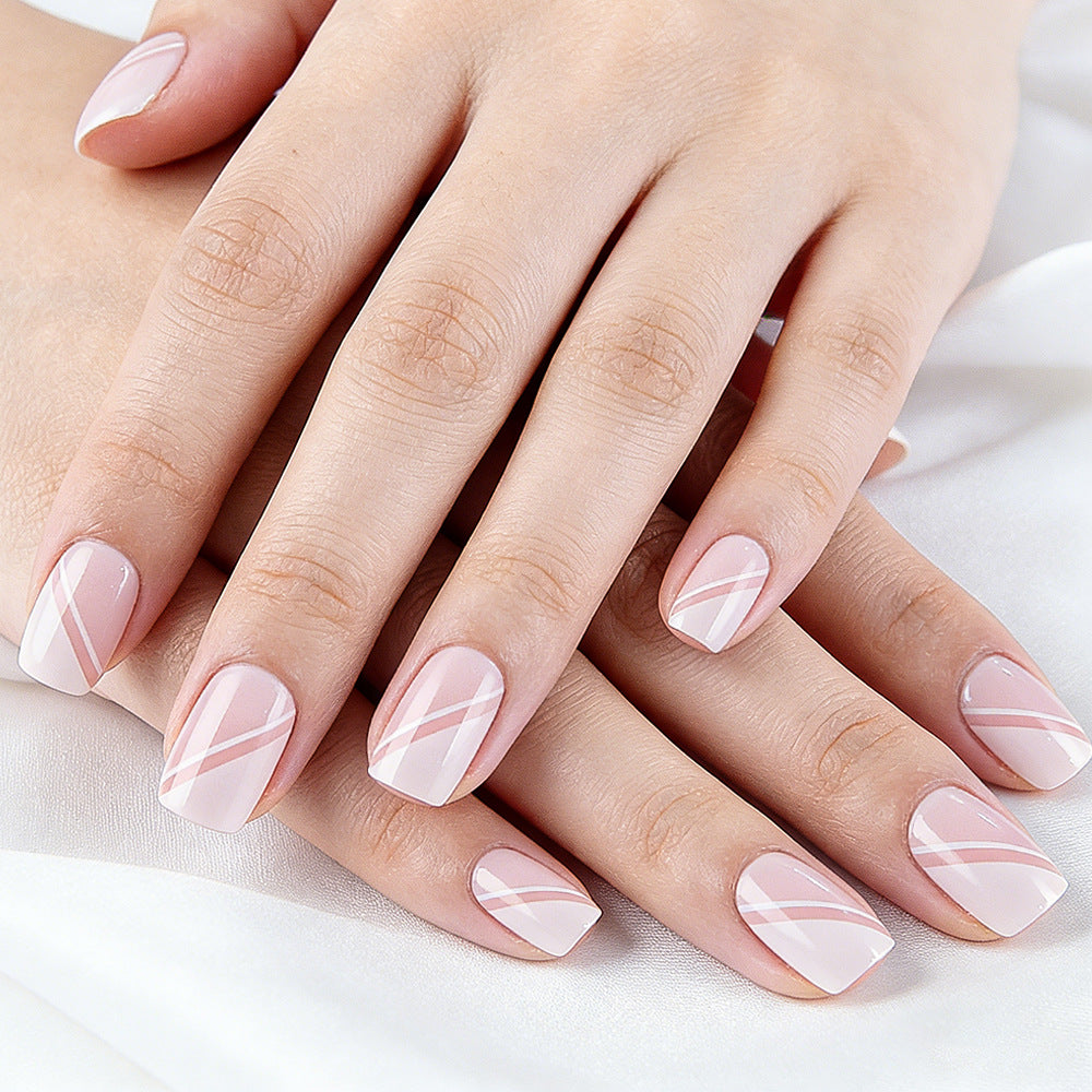 Elegantly gestaltetes geometrisches Nagelkunst-Set Karnz