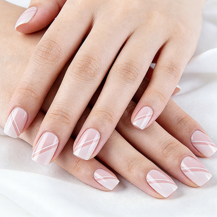 Elegantly gestaltetes geometrisches Nagelkunst-Set Karnz
