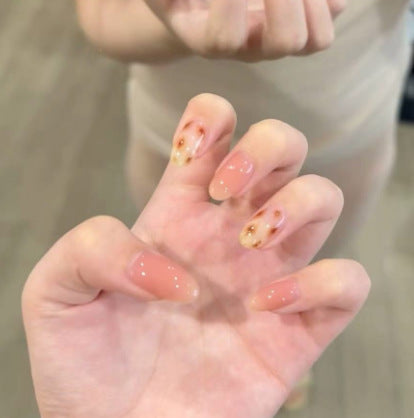 Künstlerisches Herzmuster Nagelkunstverlängerungen Karnz