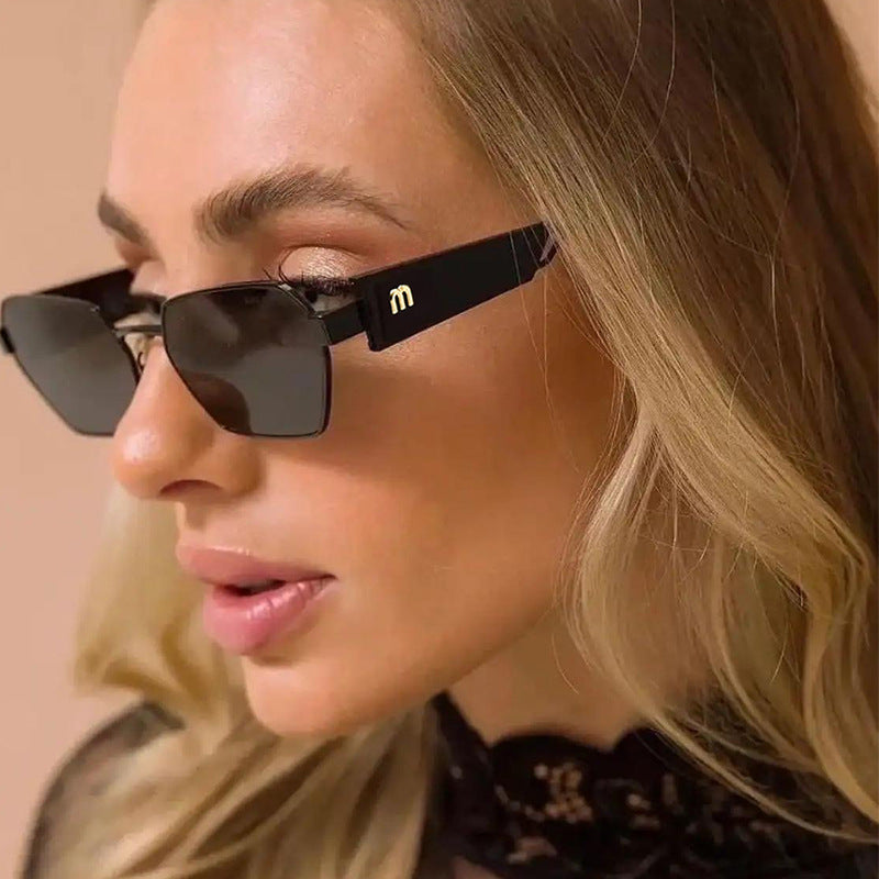 Damen Hexagon Sonnenbrille mit luxuriösen Metallakzenten Karnz