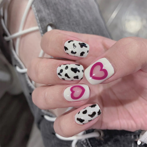 Kreative Nagelkunst mit Herz- und Tiermustermotiv Karnz