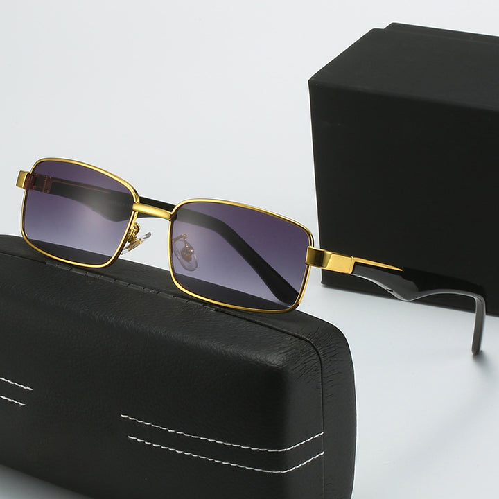 Damen Korrektionsbrille mit elegantem goldfarbenem Rahmen und stylischem Design Karnz