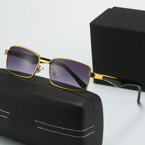 Damen Korrektionsbrille mit elegantem goldfarbenem Rahmen und stylischem Design Karnz