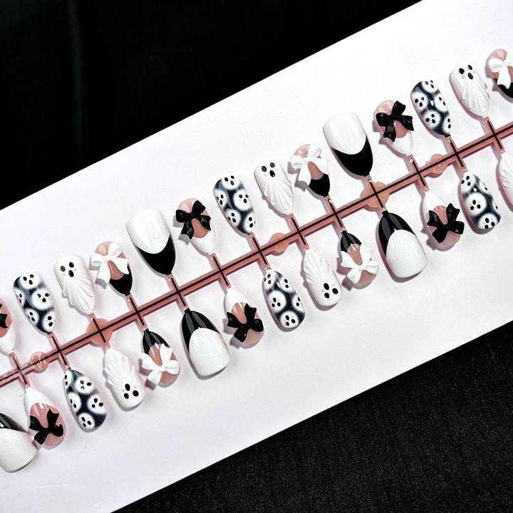 Elegante Polka Dot und Spitzen Press-On Nagel Set