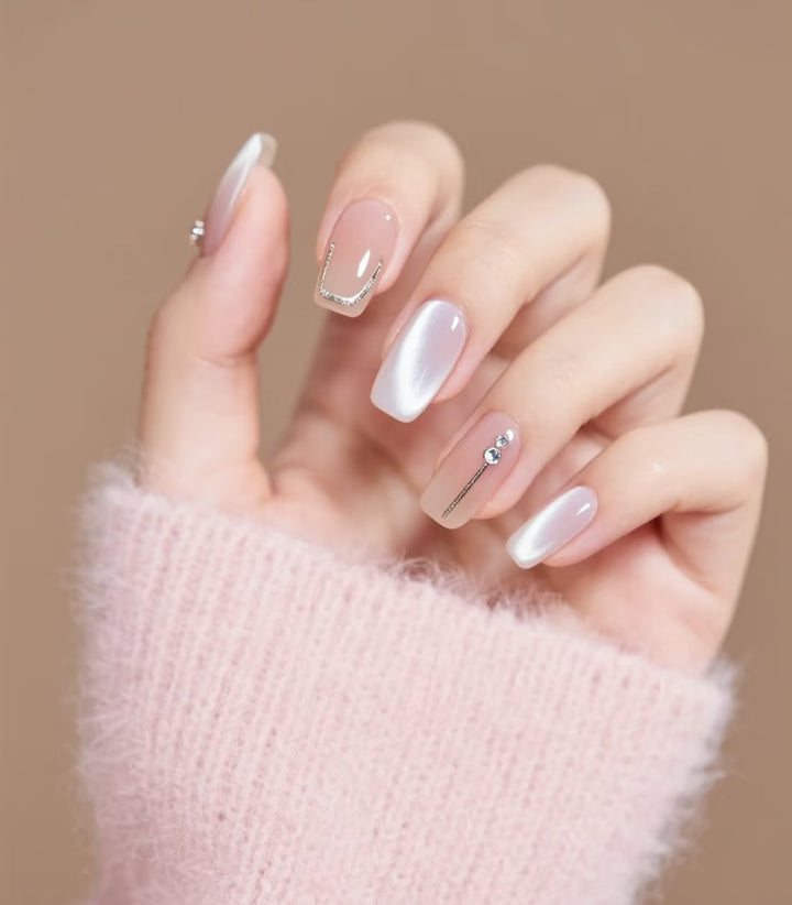 Premium Press-On Nagelkunstset mit elegantem French Tip Design