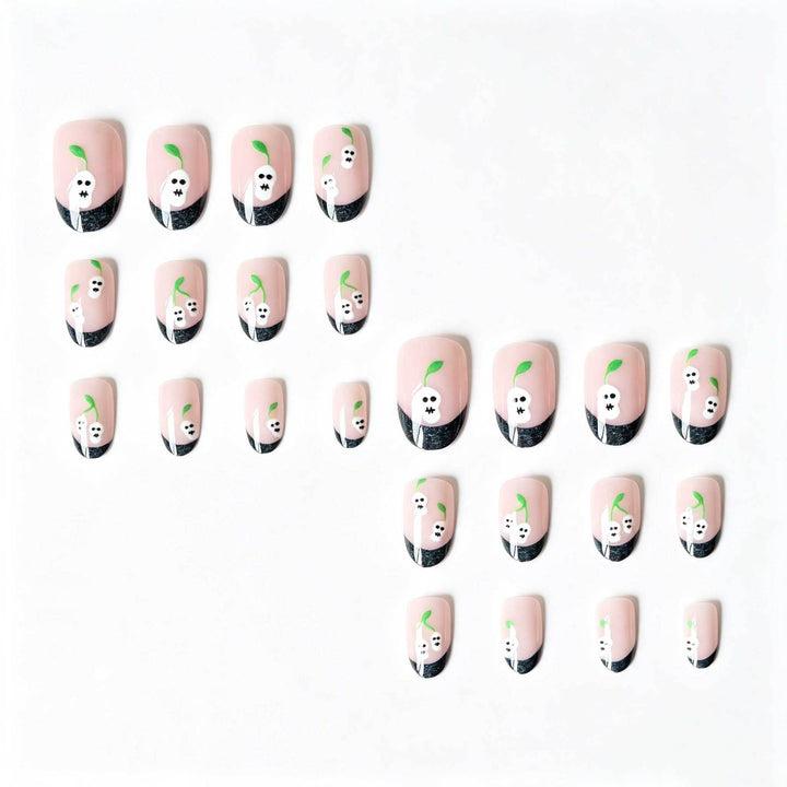 Künstlerisches Schädel-Thema Nagelkunst