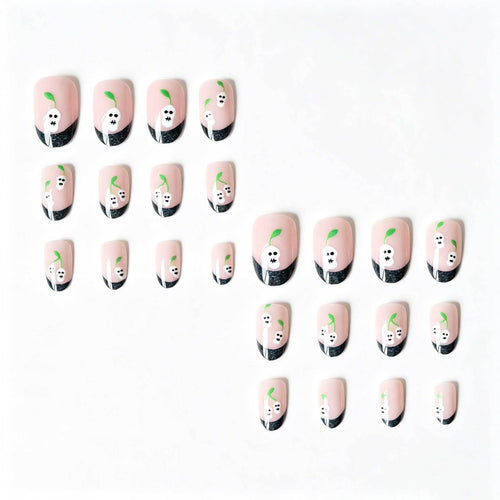 Künstlerisches Schädel-Thema Nagelkunst