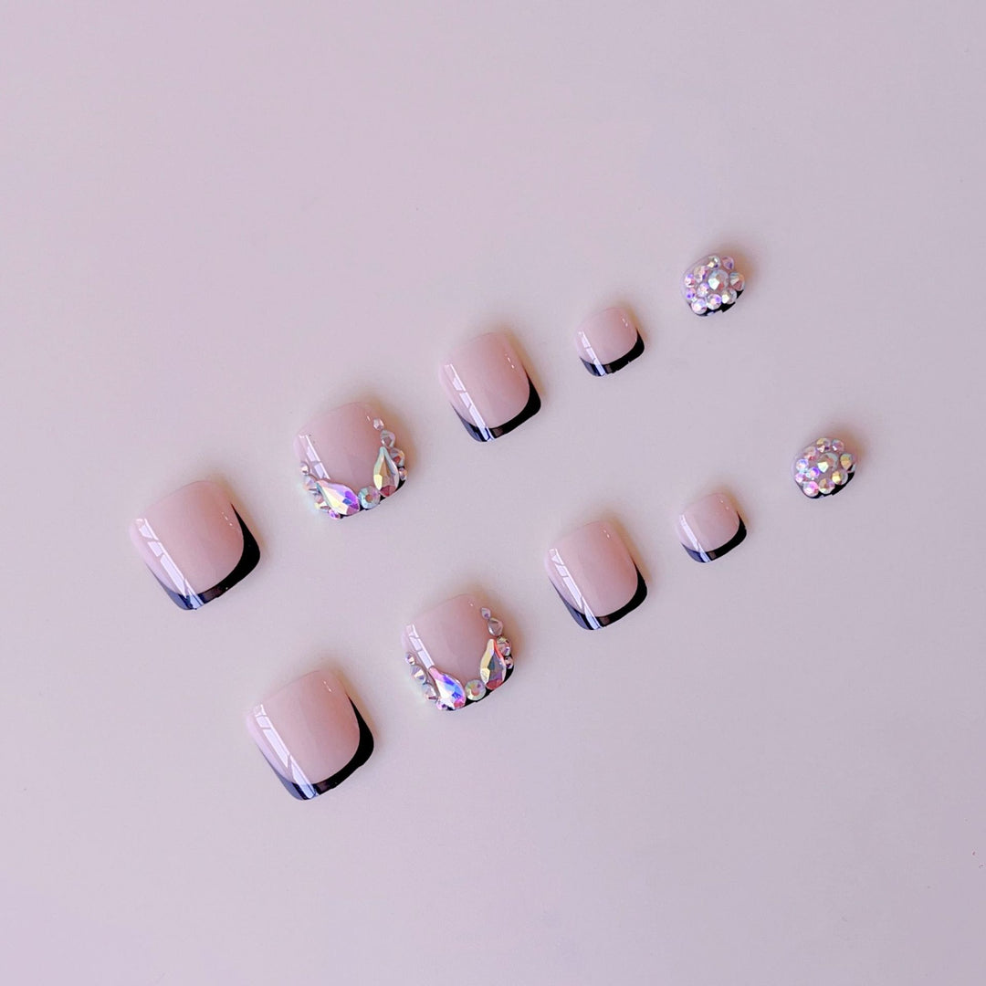 Fußnagelkunstset mit glamourösen 3D-Verzierungen und eleganten Akzenten Karnz