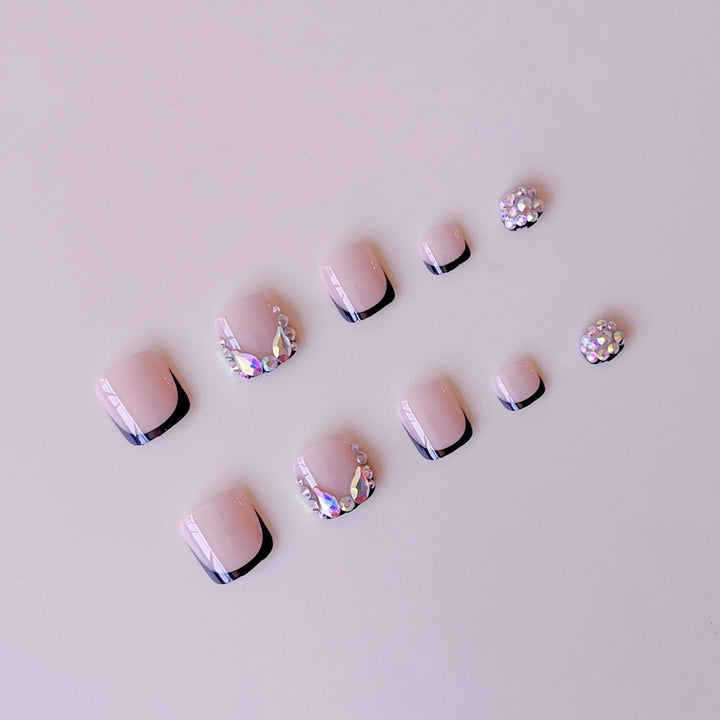 Fußnagelkunstset mit glamourösen 3D-Verzierungen und eleganten Akzenten Karnz