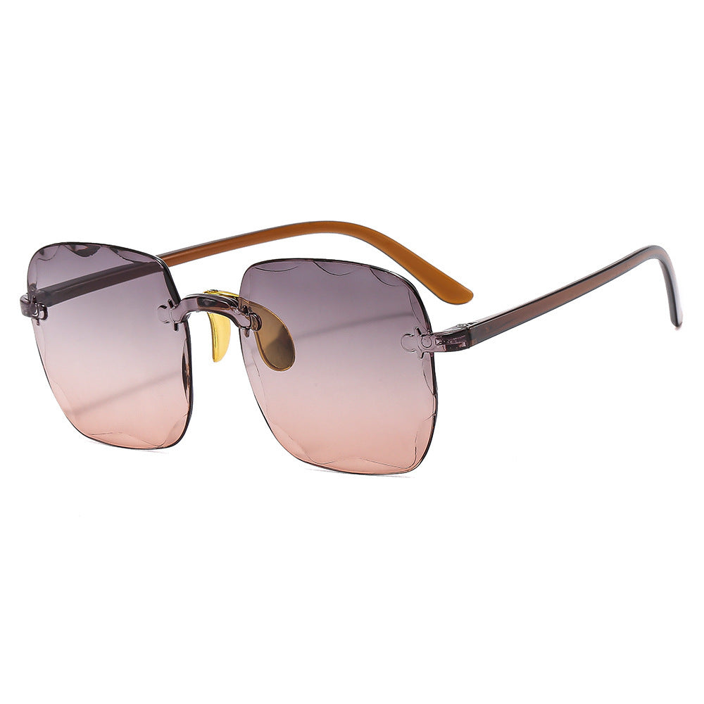 Damen oversized Sonnenbrille mit einzigartigen Designelementen Karnz